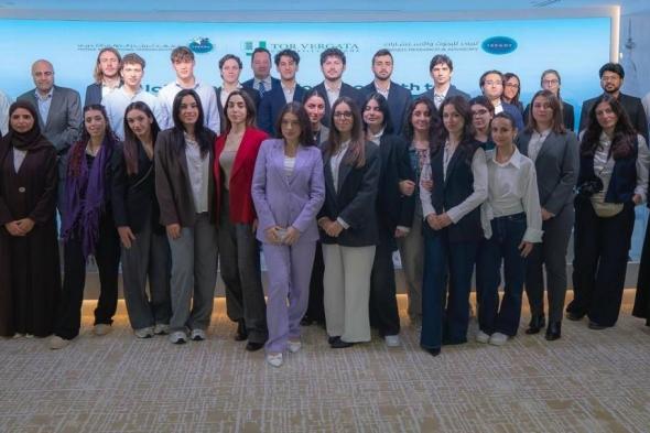 «تريندز»
      ينظم
      ورشة
      بحثية
      لطلبة
      جامعة
      روما
      تور
      فيرغاتا
      الإيطالية