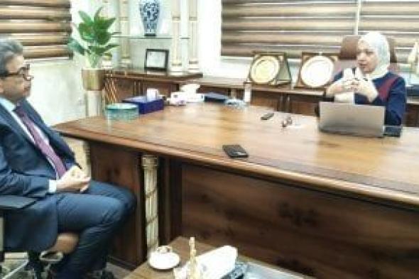 نقيب
الأطباء
البيطريين
يلتقى
أمين
صندوق
تطوير
التعليم
لمناقشة
مشروع
"جامعة
الغذاء"