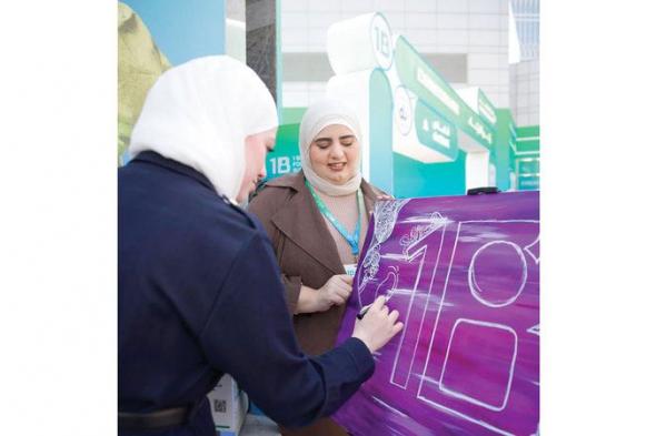 صانعة محتوى تشكر دبي.. بالألوان وزخارف «المانديلا»