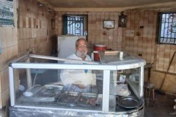 قصة
نصف
قرن
قضاها
"عبده
رشوان"
في
صنعة
الفلافل
بقنا..
صور