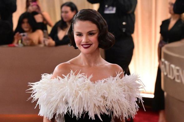 تسريحات
شعر
النجمات
في
حفل
جوائز
غولدن
غلوب
2026
تجمع
البساطة
والفخامة