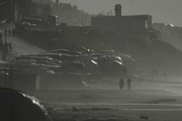 مكتب
      غزة
      الحكومي:
      وفاة
      21
      فلسطينيا
      بسبب
      البرد
      في
      مخيمات
      النزوح
      القسري
      منذ
      بداية
      الحرب
      على
      القطاع