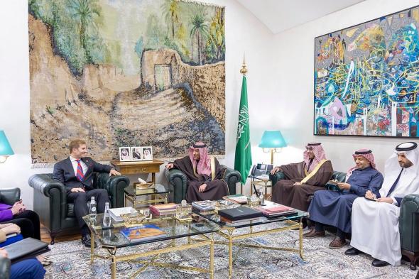 الخريجي
    يبحث
    تعزيز
    العلاقات
    مع
    وكيل
    وزارة
    الخارجية
    الأمريكية