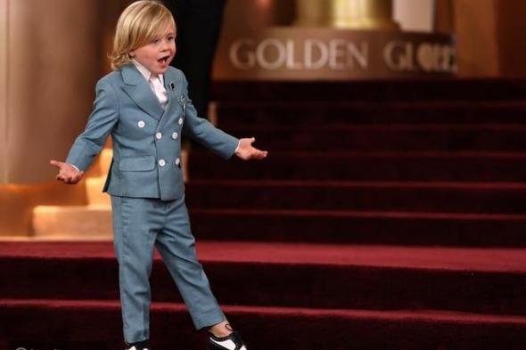 ديوك ماكلوود: حضور طفولي يسرق الأضواء في غولدن غلوب 2026