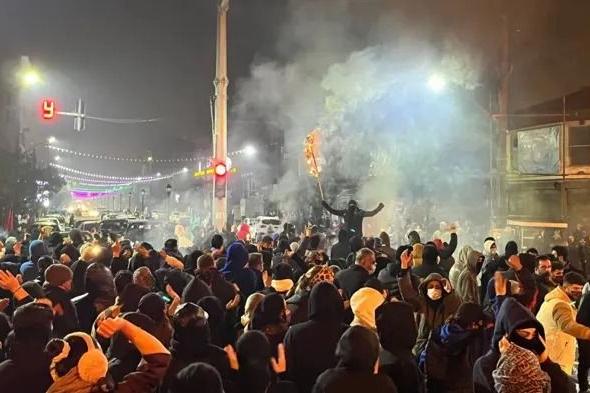 طهران
      تُعلن:
      أمريكا
      وإسرائيل
      "توزعان
      الأسلحة"
      على
      المتظاهرين
      في
      احتجاجات
      إيران