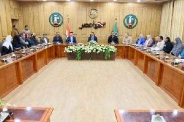 محافظ
المنوفية
يلتقى
20
حالة
إنسانية
ويوجه
بصرف
مساعدات
مالية
وعينية