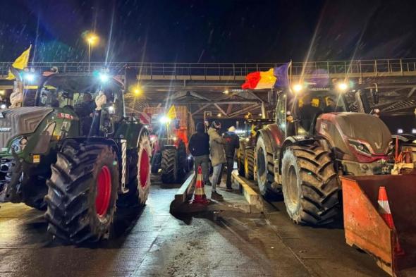 المزارعون
      الفرنسيون
      يواصلون
      احتجاجاتهم
      ضد
      الاتفاق
      مع
      ميركوسور