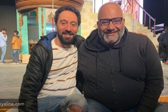 بيومي فؤاد يبكي على الهواء ويعتذر لمحمد سلام: "أنا آسف يا بني"