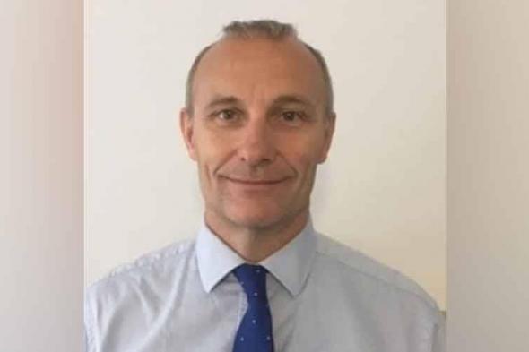 رجل
      الأعمال
      شون
      لامبرت
      يغادر
      بريطانيا
      إلى
      أبوظبي