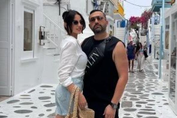 لحظة
رومانسية
وحب
تجمع
درة
وزوجها
هانى
سعد
احتفالا
بعيد
ميلادها