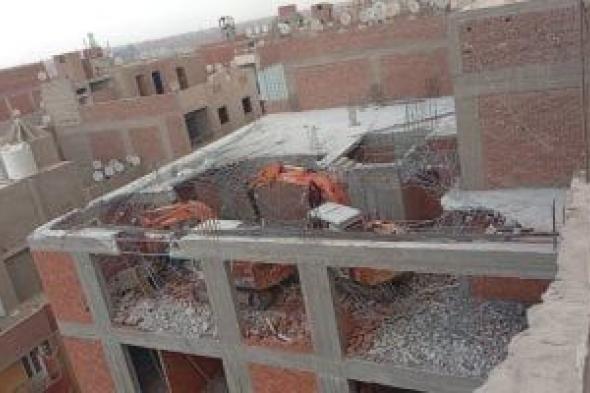 محافظ
القليوبية
يتابع
إزالة
برج
مخالف
بشبرا
الخيمة
ويعزز
معدات
الإزالة
لتسريع
الإنجاز