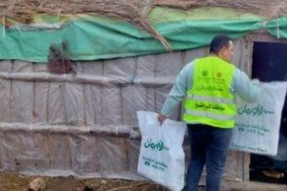 توزيع
500
بطانية
على
الأسر
الأولى
بالرعاية
فى
4
قرى
بكفر
الشيخ