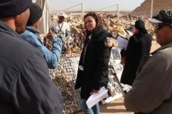 نائب
محافظ
الجيزة
تتفقد
طاولات
البائعين
بالمنطقة
الأثرية
لأهرامات
الجيزة