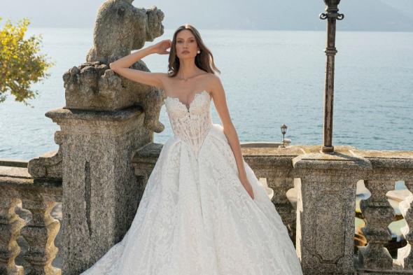 دليلك
الكامل
لأبرز
صيحات
فساتين
الزفاف
لعام
2026