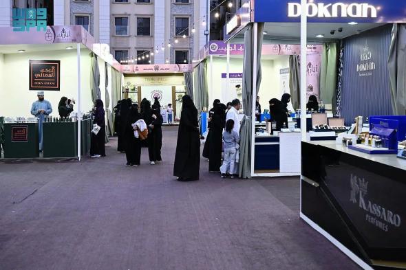 ركن
    العطور
    السعودية
    بقرية
    أتاريك..
    تجربة
    غنية
    بعبق
    الماضي
    وروح
    الحاضر