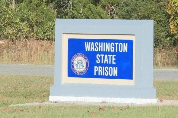 شجار
      داخل
      سجن
      أمريكي
      ينتهي
      بسقوط
      3
      قتلى
      و14
      مصاباً