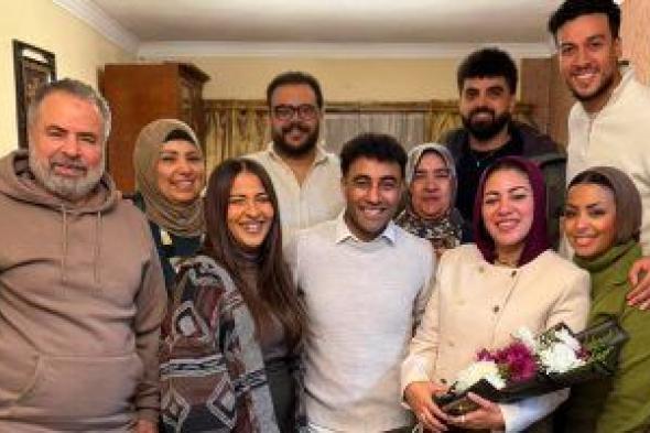 صبحى
خليل
يحتفل
بخطوبة
ابنته
جيهان
للمخرج
ثائر
الصيرفى