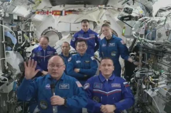 لحظة تاريخية في محطة الفضاء الدولية.. عودة رواد فضاء إلى الأرض بشكل مبكر