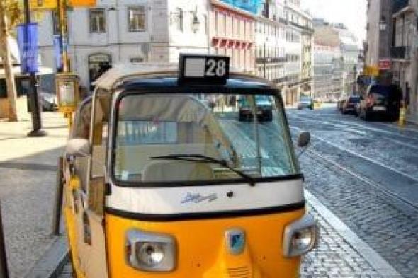 سيارة
ميكروباص
تصدم
توك
توك
والحادث
يسفر
عن
مصرع
شخص
وإصابة
آخرين
بكرداسة