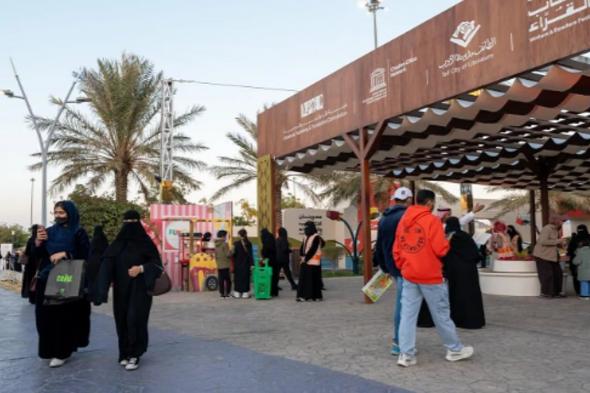 إقبال
    كبير
    من
    الزوار
    على
    مهرجان
    الكتّاب
    والقرّاء
    بالطائف