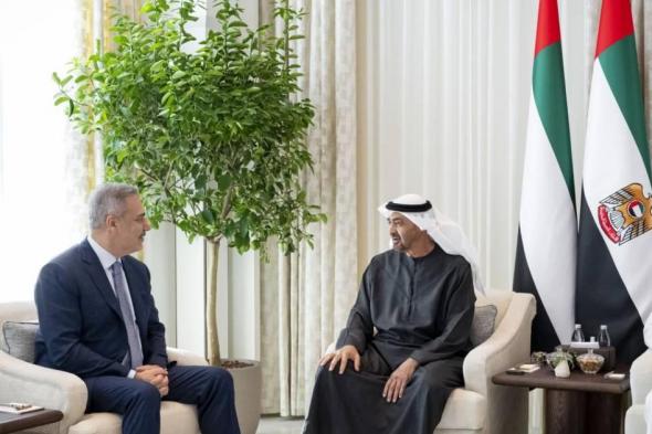 محمد
      بن
      زايد
      يبحث
      مع
      وزير
      الخارجية
      التركي
      تعزيز
      التعاون
      وتطورات
      الأوضاع
      في
      المنطقة
      (فيديو)