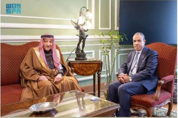 «الخريجي»
    يستعرض
    العلاقات
    الثنائية
    مع
    وزير
    خارجية
    مصر