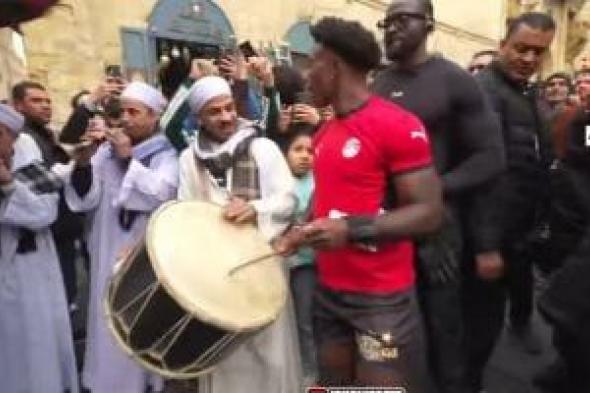 سبيد
يشارك
فرقة
مصرية
عروض
التنورة
والطبلة
فى
قلب
القاهرة..
صور