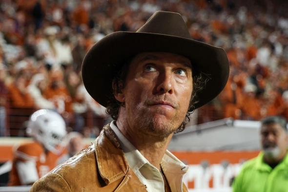 ماثيو
ماكونهي
يحمي
أشهر
عباراته
بتسجيل
علامة
تجارية
ضد
إساءة
استخدام
الذكاء
الاصطناعي