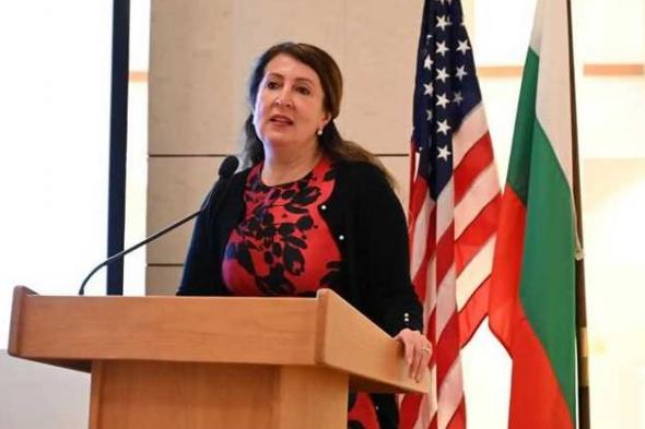 السفيرة
      الأمريكية:
      دائما
      أقول
      مصر
      أم
      الدنيا…
      وأحب
      الكشري