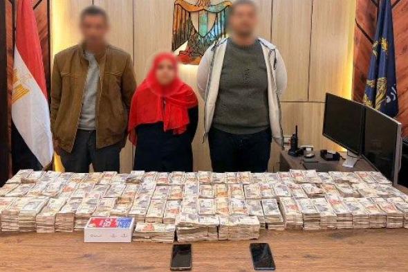 سرق
      شنطة
      بها
      8
      ملايين
      جنيه
      من
      راكب..
      الداخلية
      تعلن
      القبض
      على
      سائق
      أتوبيس
      بشركة
      شهيرة