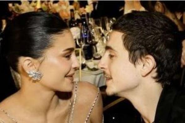 تيموثى
شالاميه
يعلن
علاقته
مع
كايلى
جينر
رسميًا