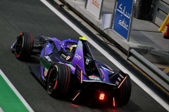 انطلاق
    بطولة
    «الفورمولا
    إي»
    في
    حلبة
    كورنيش
    جدة
    13
    فبراير
    المقبل