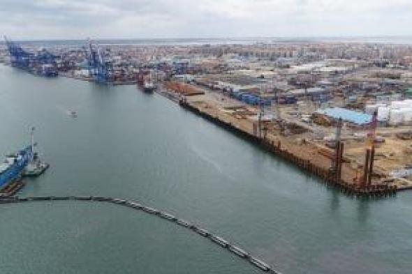 رويترز:
شركة
ميرسك
للشحن
البحرى
تعود
للعبور
بالمجرى
الملاحى
لقناة
السويس