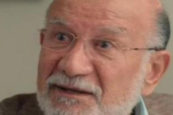 تحدى
والده
واختار
التمثيل..
محطات
في
مسيرة
الفنان
أحمد
خليل..
ذكرى
ميلاده