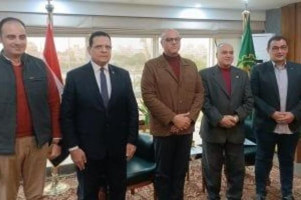 محافظ
القليوبية
يستقبل
وفد
نقابة
الصيادلة
و«مؤسسة
القادة»
لبحث
تعزيز
الوعى