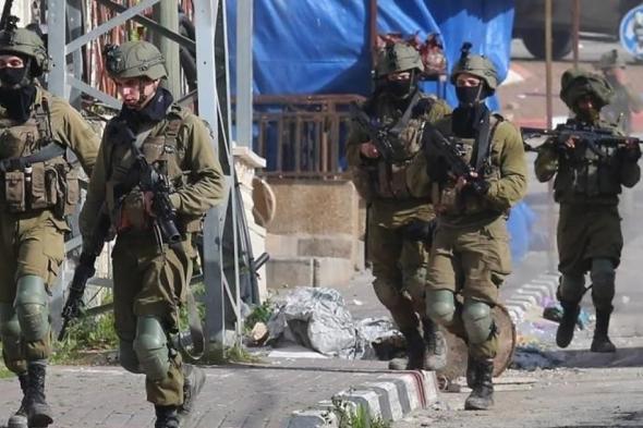 رام
الله:
الاحتلال
يحتجز
عددا
من
الصحفيين
في
قرية
الشباب