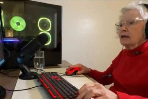 جدَّة تصبح نجمة يوتيوب دعمًا لحفيدها المصاب بالسرطان