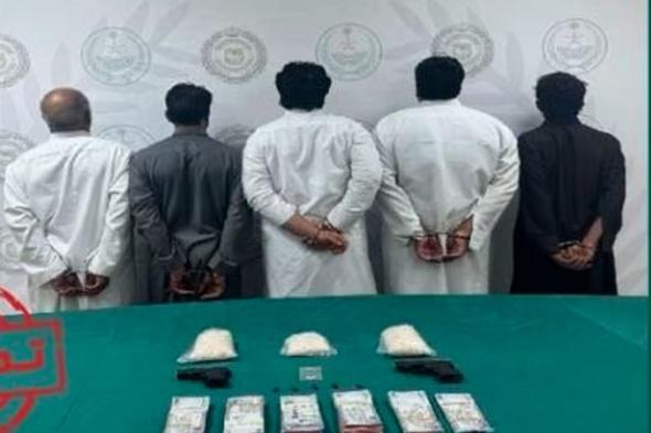 القبض
على
5
أشخاص
لترويجهم
الشبو
المخدر
في
حائل