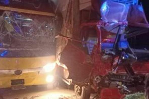 إصابة
9
أشخاص
فى
حادث
تصادم
بطريق
مرسى
علم
–
برانيس