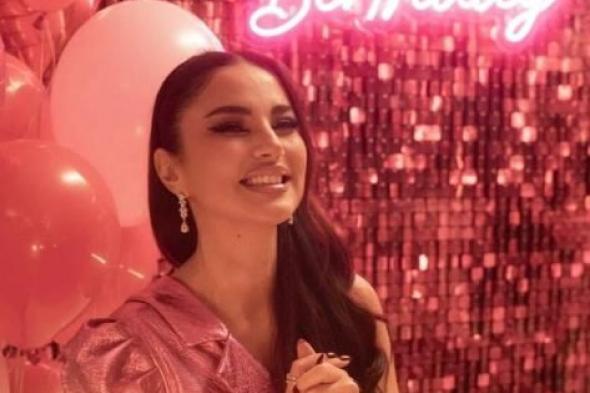 درة
      تحتفل
      بيوم
      ميلادها
      وتستعد
      لـ
      «علي
      كلاي»