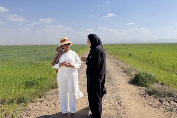 سيدة زنجبار الأولى تطلع على تجربة الشارقة في تطوير سلالات القمح العضوي