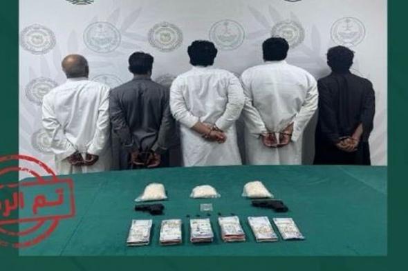 القبض
    على
    5
    أشخاص
    بمنطقة
    حائل
    لترويجهم
    مادة
    الإمفيتامين