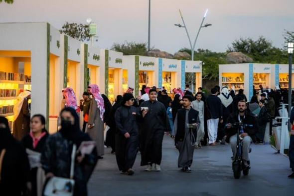 بأكثر
    من
    370
    ألف
    زائر..
    هيئة
    الأدب
    والنشر
    والترجمة
    تختتم
    مهرجان
    الكتّاب
    والقرّاء
    2026
    بالطائف