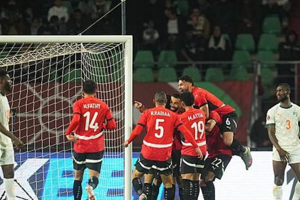 «فيفا»
      يحفز
      منتخب
      مصر
      بقرار
      مرتقب
      للفوز
      على
      نيجيريا
      ويطيح
      بـ5
      منتخبات