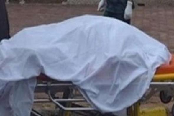 فريق
النيابة
يعاين
مكان
العثور
على
جثامين
5
أشقاء
بسبب
تسرب
غاز
فى
بنها