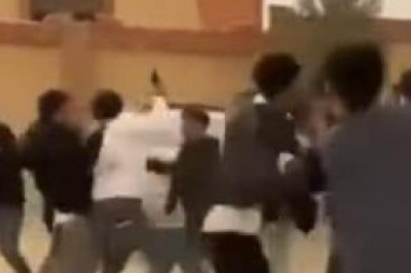 اعترافات
الطلاب
المتهمين
بالتشاجر
أمام
مدرسة
بمدينة
6
أكتوبر