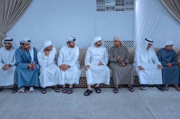 حمدان
      بن
      محمد
      يقدم
      واجب
      العزاء
      في
      وفاة
      علي
      سالم
      علي
      العديدي