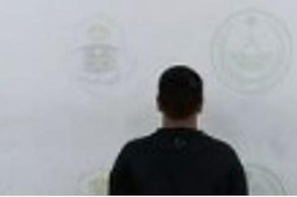 القبض
على
مواطن
لسرقته
مركبة
في
وضع
التشغيل
وعكس
السير
بالرياض