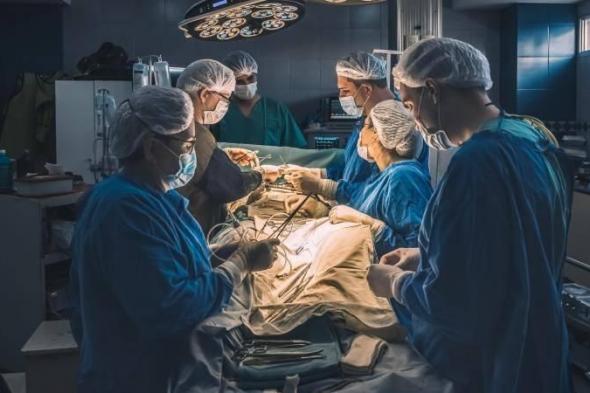 أول
      جراحة
      لتحويل
      مسار
      الشريان
      التاجي
      دون
      فتح
      الصدر