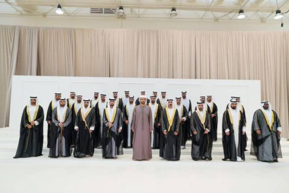 محمد
      بن
      سعود
      يهنئ
      26
      من
      أبناء
      الوطن
      بمناسبة
      زفافهم